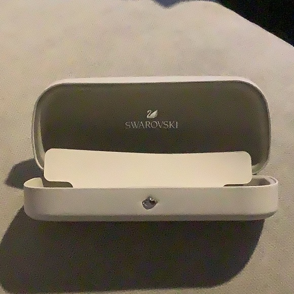 AUTHENTIC SWAROVSKI WHITE HARD CLAMSHELL CASE - Picture 5 of 5